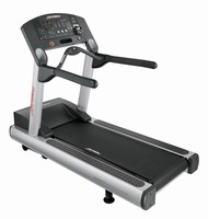 Life Fitness - CST Club Series Treadmill with Integrity Console